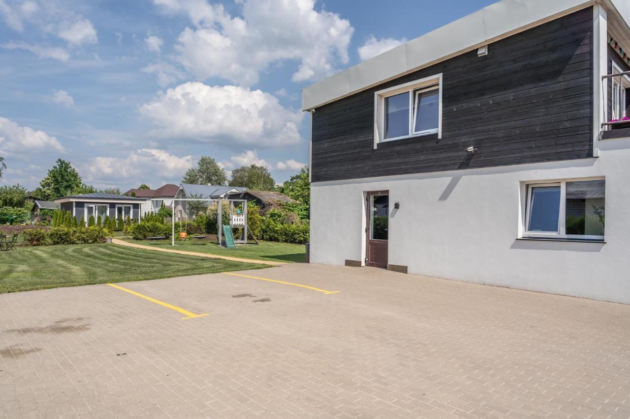 Family Garden Apartments With Free Private Parking & Playground Riga Extérieur photo