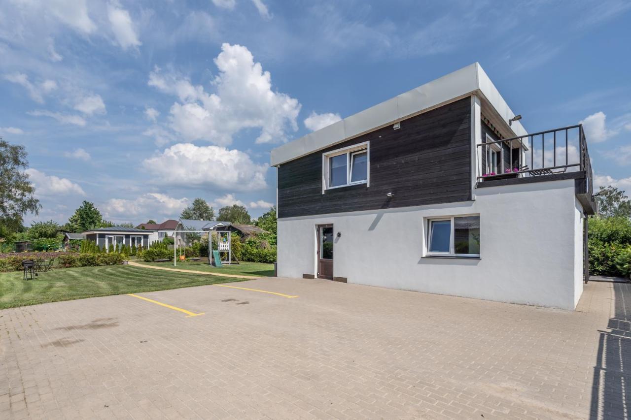 Family Garden Apartments With Free Private Parking & Playground Riga Extérieur photo