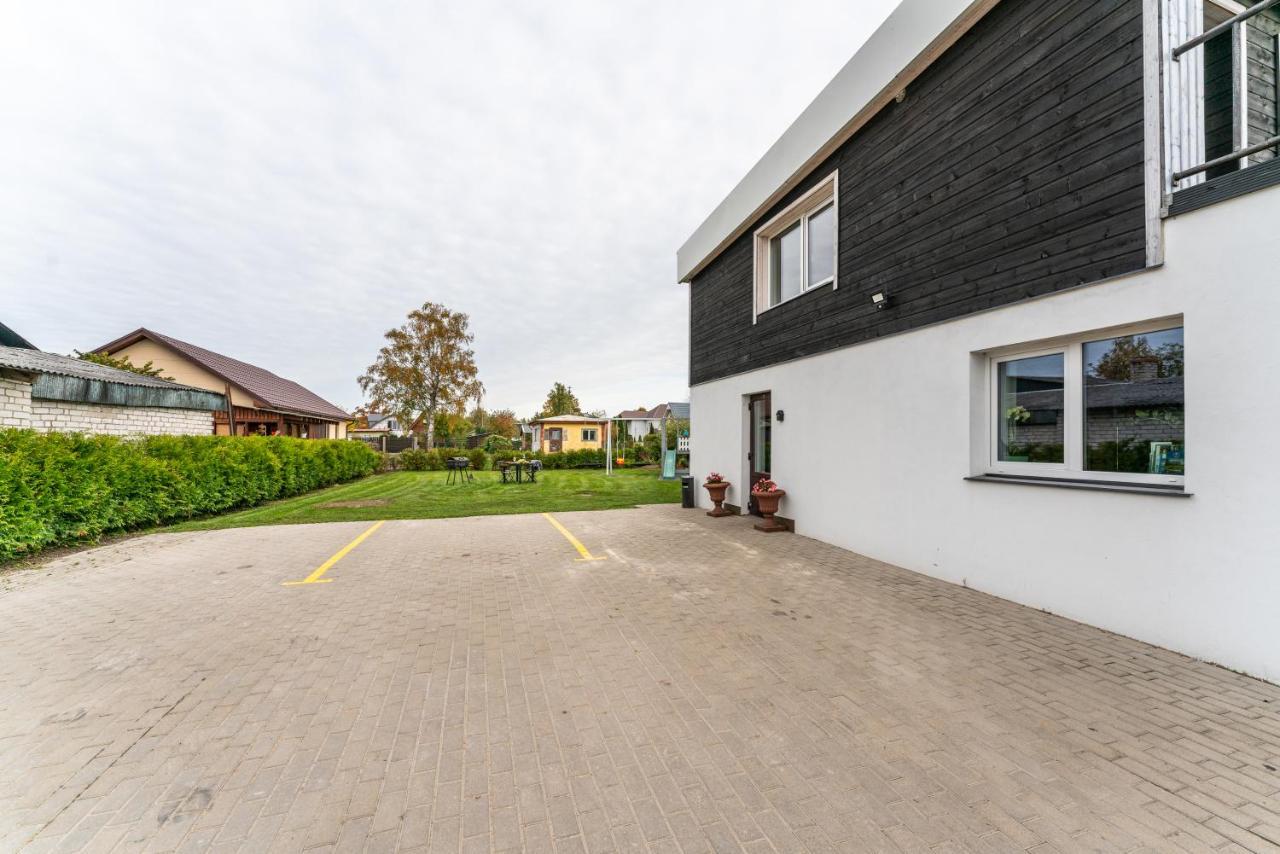 Family Garden Apartments With Free Private Parking & Playground Riga Extérieur photo