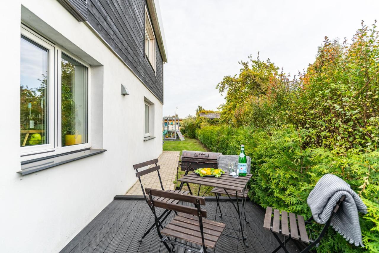 Family Garden Apartments With Free Private Parking & Playground Riga Extérieur photo