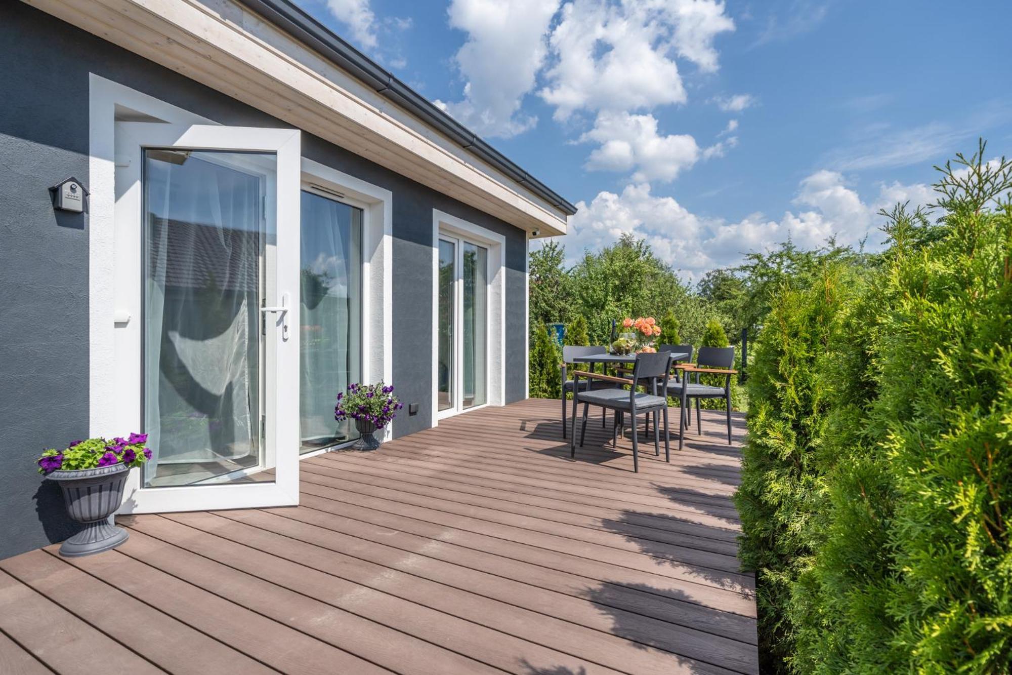 Family Garden Apartments With Free Private Parking & Playground Riga Extérieur photo